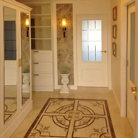 At Commodoro Apartment *