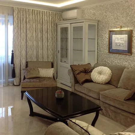 Apartment At Commodoro