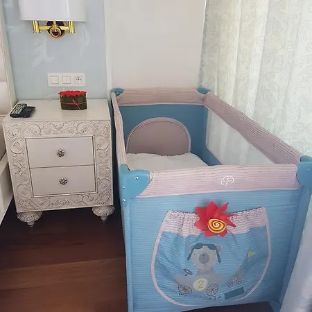 At Commodoro Apartment