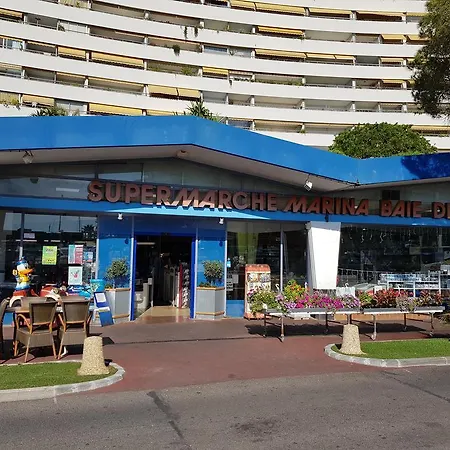 Apartment At Commodoro