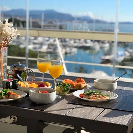 At Commodoro Villeneuve-Loubet