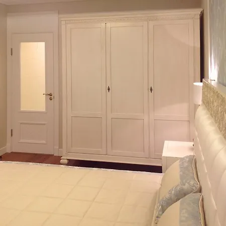 Apartment At Commodoro