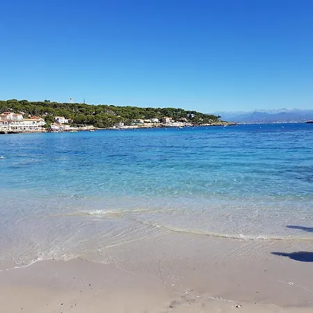 At Commodoro Daire Villeneuve-Loubet